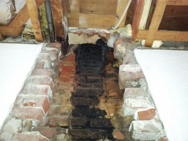 Renovatie schoorsteenkanaal Schouw houtkachel woonkamer