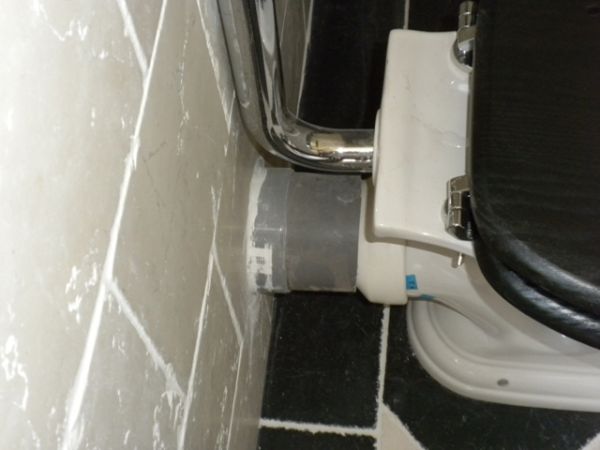 102446_Toilet_achteruitlaat_2_1.jpg