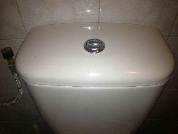 open je Villeroy & Boch wc stortbak (foto's) | KLUSIDEE.NL