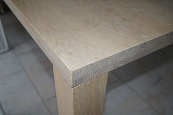Eetkamer tafel lakken/beitsen/olie Tafel schuren en lakken