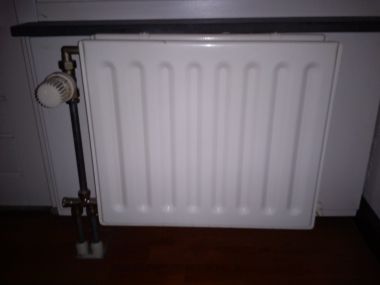 Volg ons maart bedrijf Radiator ophangen/beugelkwestie | KLUSIDEE.NL