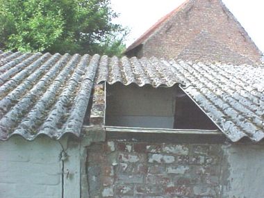 1962_dak_berging_asbestplaten__eternit_slechte_staat_1.jpg