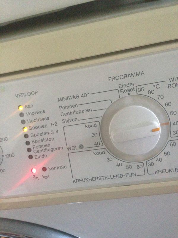 Vaak gesproken Netelig Regan Water controlelampje knippert Miele Wasautomaat W 8314 | KLUSIDEE.NL
