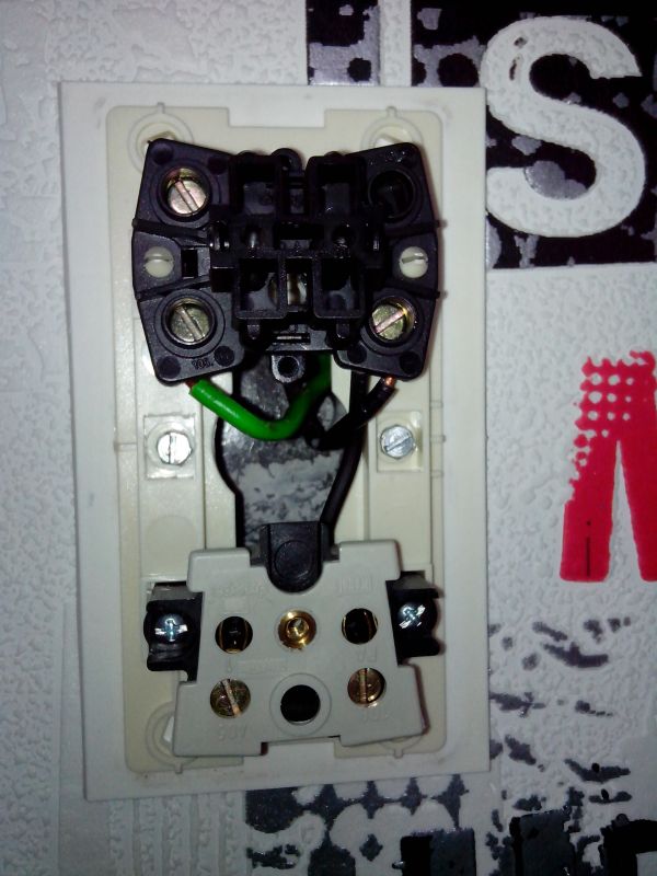 25753_stopcontact_2.jpg