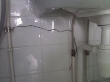 35125_Aarde_onder_wastafel_2.jpg