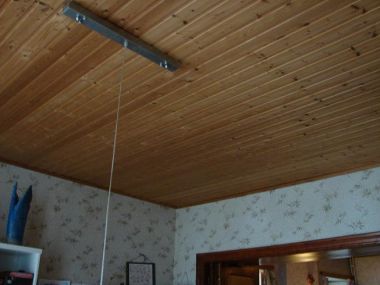 Schilderen over beits mogelijk? Plafond witten zonder knoeien