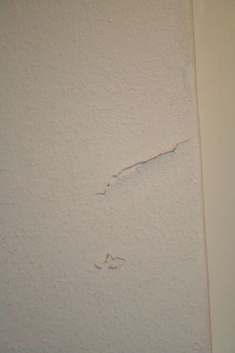 Verf op muur laat los hoe behandelen? Hoe verf je een muur