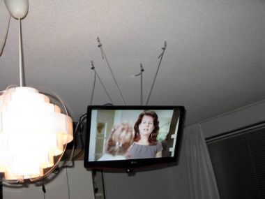 Wonderbaarlijk LCD TV aan plafond monteren of ophangen DU-98