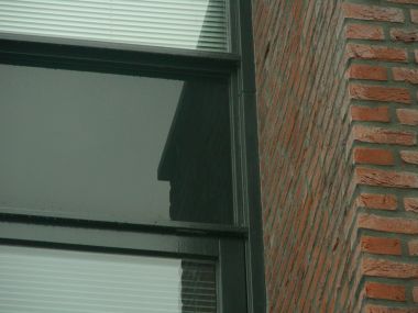 52974_achter_donker_glas_zit_plafond_en_boardplaat_1.jpg