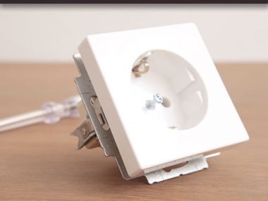 76114_serviceelektrotechniksteckdose_1.jpg