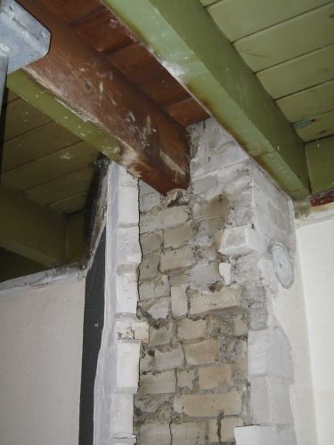 77207_Balk_tegen_schoorsteen_1_klein_1.jpg