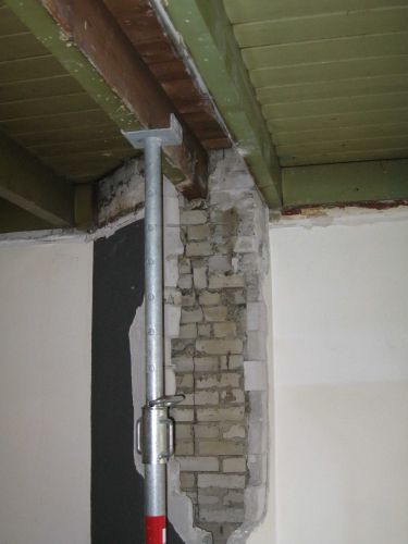 77207_Balk_tegen_schoorsteen_2_klein_1.jpg