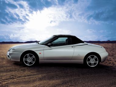 89_Alfa_Spider_a_small_1.jpg