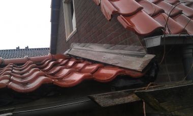 tip gevraagd om aansluiting dak en muur waterdicht te maken klusidee nl