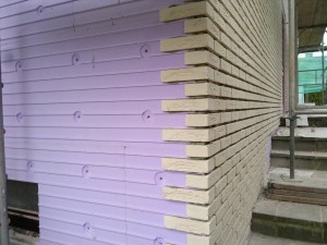 90046_Isofacadewittesteenstrips3300x225_1.jpg