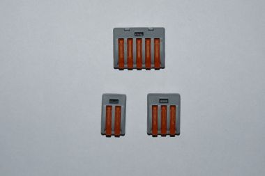 90335_800pxWAGO_222_terminals_1.jpg