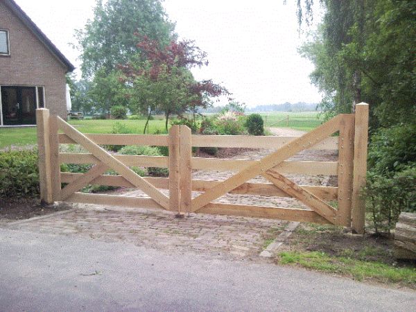 Hechting Nieuwe aankomst vergeetachtig Houten inrijpoort maken | KLUSIDEE.NL