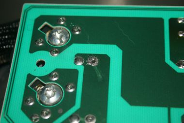 92697_soldering_gesmolten_van_de_condensator_Small_1.jpg