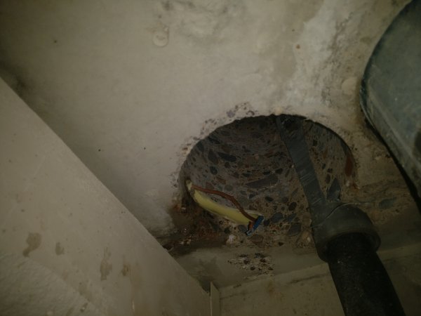 Leiding geraakt bij boren | KLUSIDEE.NL Leiding Geraakt Bij Boren | Klusidee.Nl