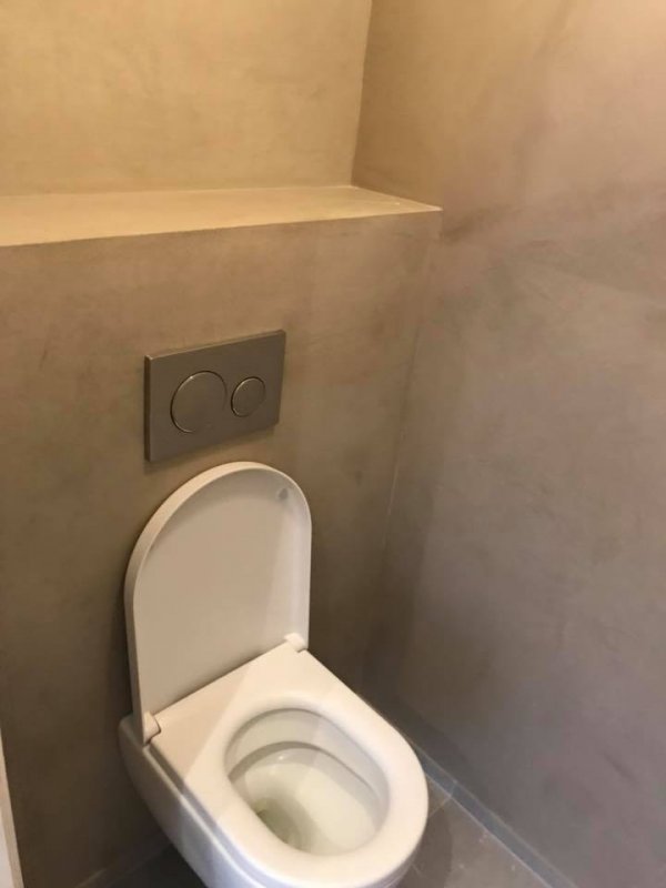 ontwerper omroeper nachtmerrie Stucplaat achter hang toilet | KLUSIDEE.NL