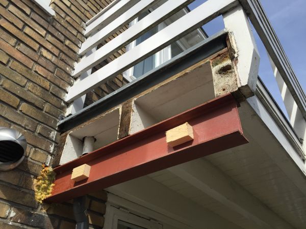 Houten balk balkon rot | KLUSIDEE.NL