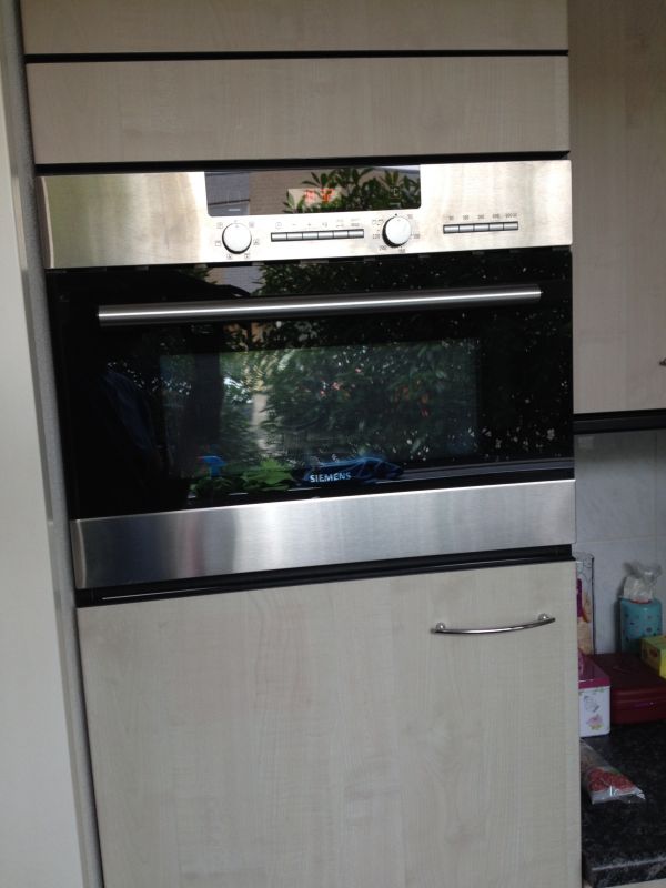 Hij Voorbereiding Isolator Oven boven koelkast - koelkast deur word loeiheet | KLUSIDEE.NL