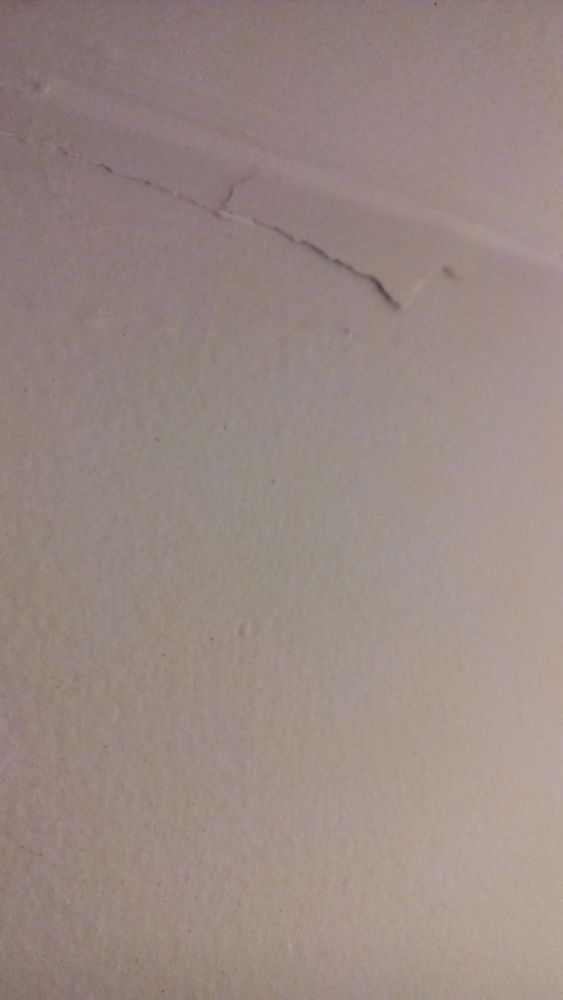 stucwerk badkamer scheurt muur plafond klusidee nl