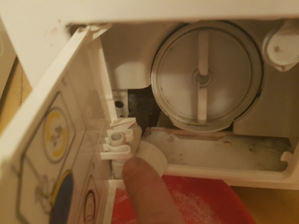 echtgenoot vleet capaciteit Miele W9140 lekt water na schoonmaken filter | KLUSIDEE.NL