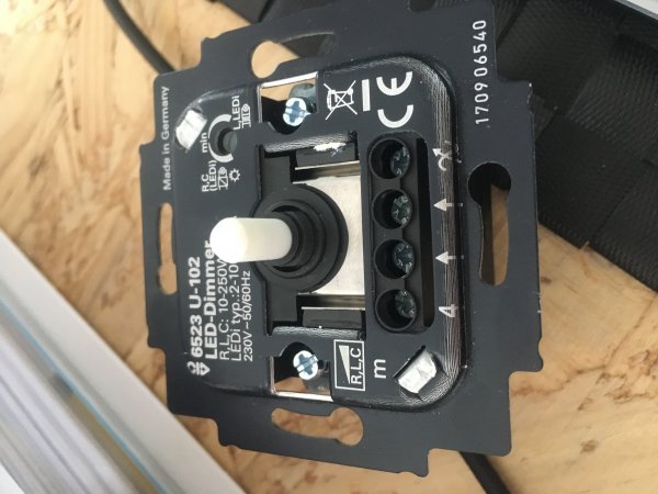 getuige Verdachte niveau Aansluiten LEDdimmer busch Jaeger 6523U-102 | KLUSIDEE.NL