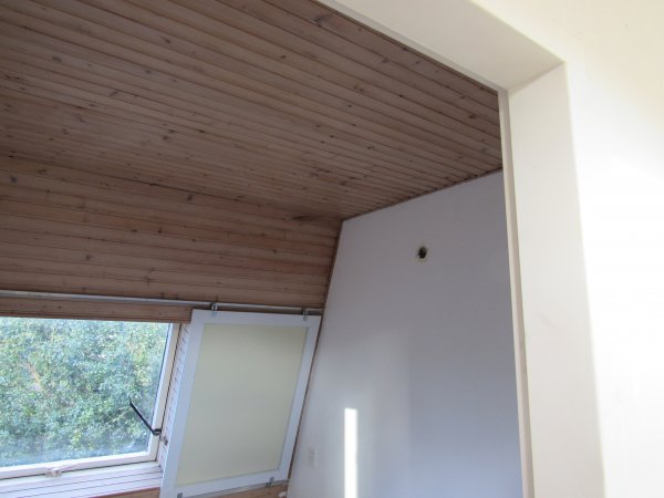 Afwerking plafond na het verwijderen van houten schrootjes KLUSIDEE.NL