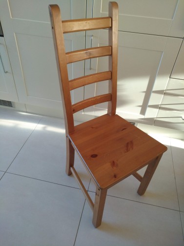 Onenigheid Birma Beschrijving Ikea Kaustby stoelen repareren (doldraaiende schroeven) | KLUSIDEE.NL