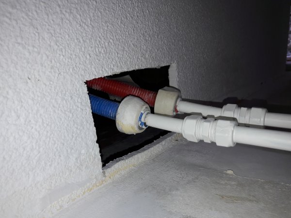 nieuwe radiator en leidingen wegwerken klusidee nl