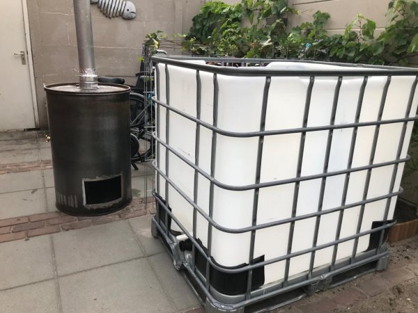 IBC hottub met olievat-kachel, |