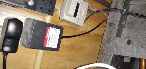 126363_TRVC001_AC_Adapter_naar_24V_1.jpg