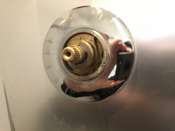 Bevestigen aan hotel Absorberend Weinig druk (warm water) thermostaatkraan Bruynzeel | KLUSIDEE.NL