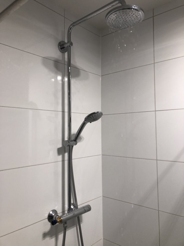 Bedenk campagne melk wit Grohe Regendouche lekt behoorlijk | KLUSIDEE.NL