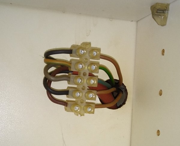 6721_Aansluiting_oven_in_onderkastje_3.jpg